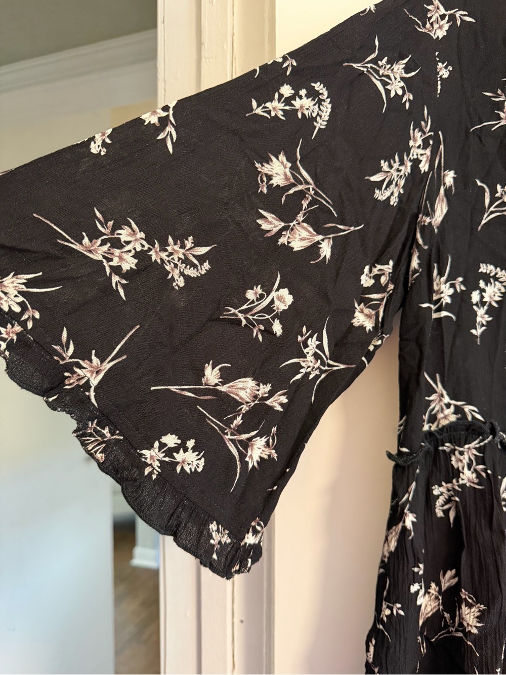 Doe & Rae Black Floral Open-Front Ruffle Kimono - Picture 3 of 5